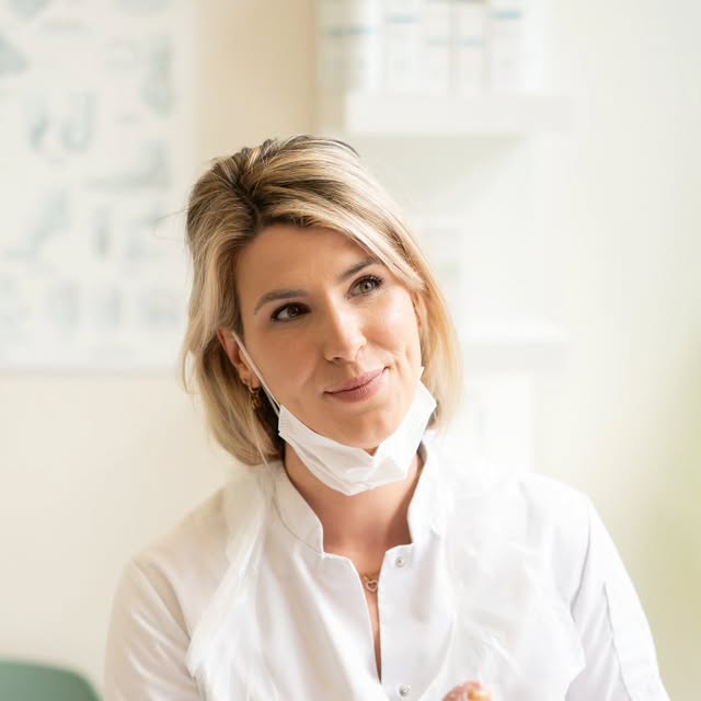 Portret van Nathalie bij een Instagrambericht over haar werk als medisch pedicure